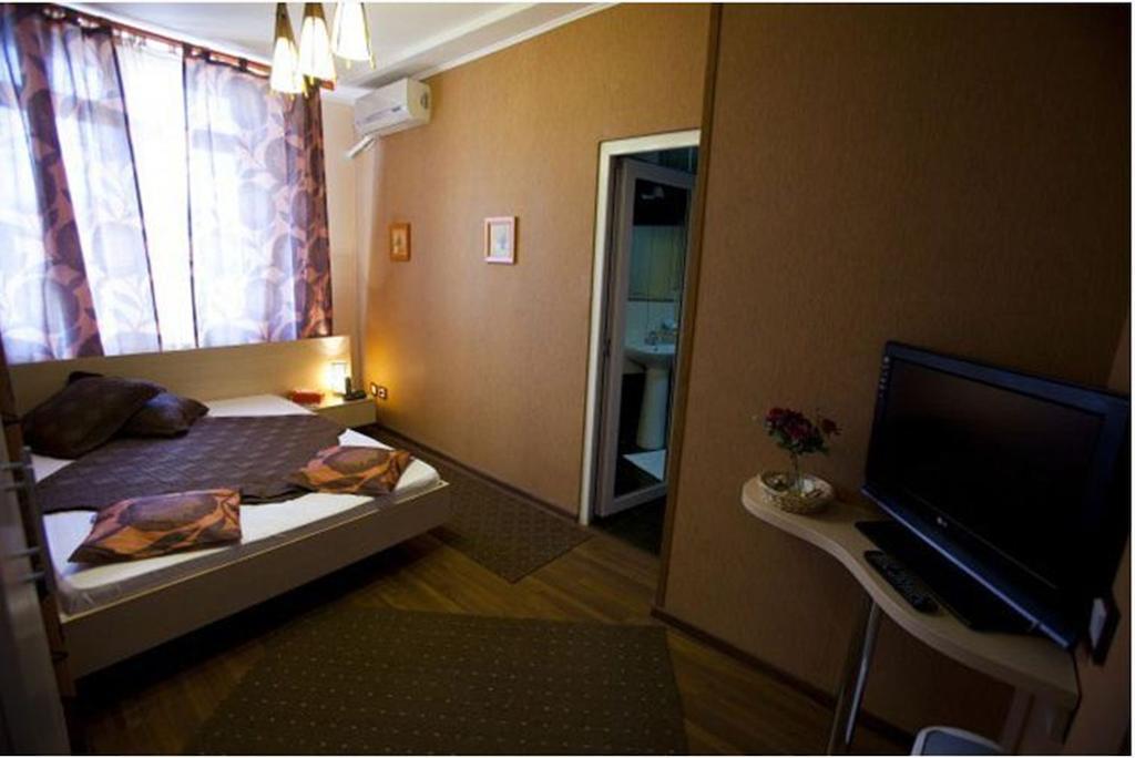 Hotel La Gil Bucureşti Exterior foto