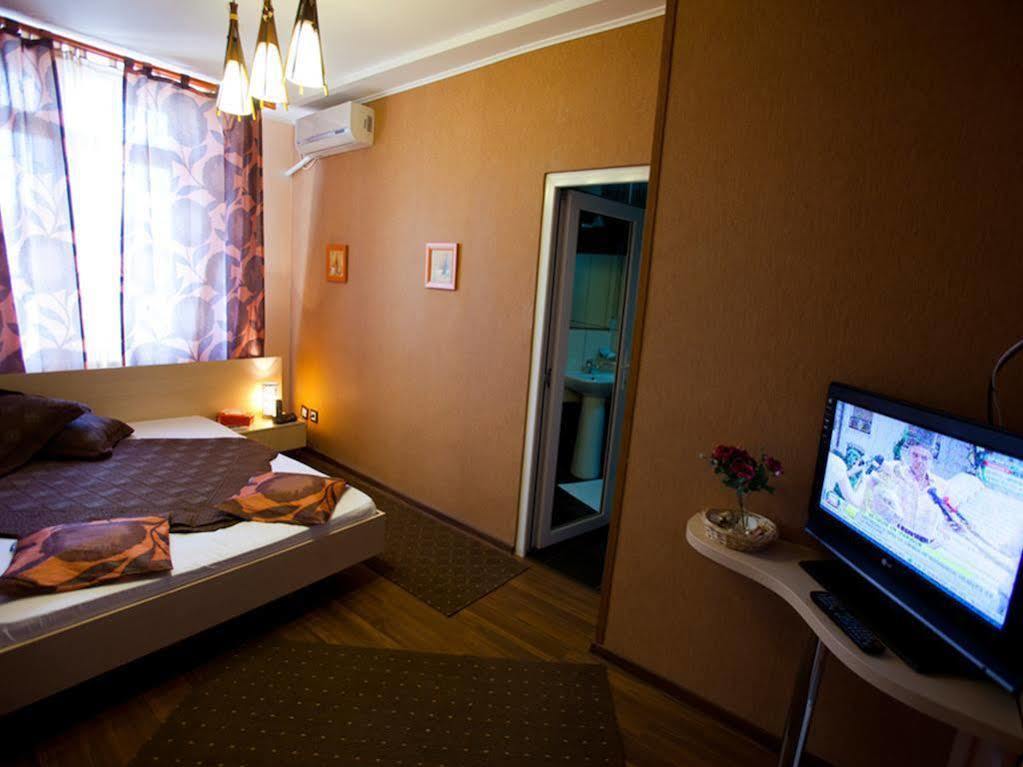 Hotel La Gil Bucureşti Exterior foto